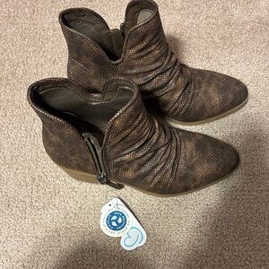 BareTraps Textured Brown Ankle Boots